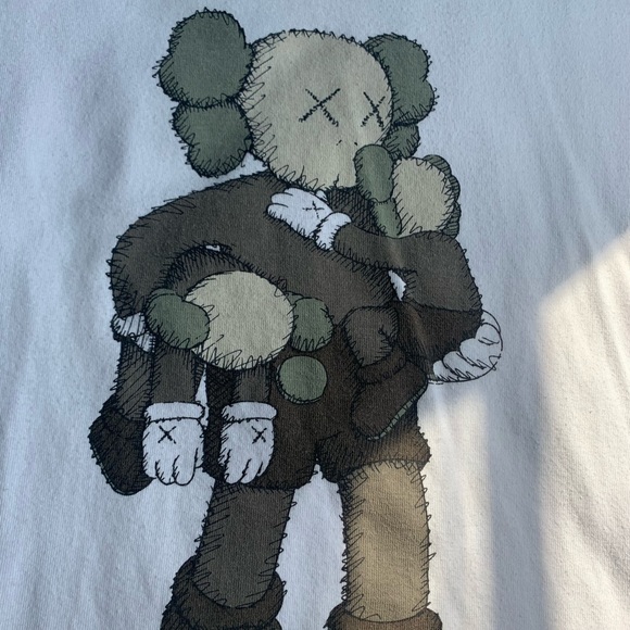 KAWS Uniqlo T Shirt Size M - Picture 2 of 3